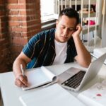 Nên thuê gia sư sinh viên hay giáo viên cho trẻ mất gốc kiến thức?