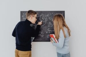 Bí quyết chọn gia sư dạy kèm toán tại nhà giúp con bứt phá điểm số - Viettutor Tin Giáo Dục