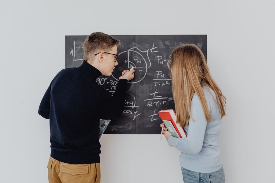 Bí quyết chọn gia sư dạy kèm toán tại nhà giúp con bứt phá điểm số