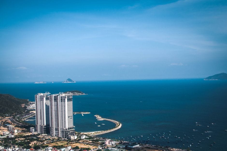 Cẩm nang du lịch nha trang đảo yến: Kinh nghiệm khám phá trọn vẹn vịnh biển thiên đường