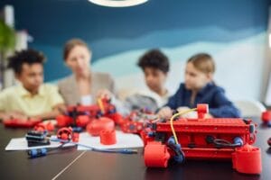 Độ tuổi vàng để con bắt đầu học các kỹ năng mềm trong kỷ nguyên số - Viettutor Tin Giáo Dục