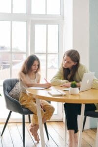 Gia sư dạy kèm tại nhà: Hướng dẫn chi tiết từ A-Z cho phụ huynh và học viên - Hình ảnh chi tiết