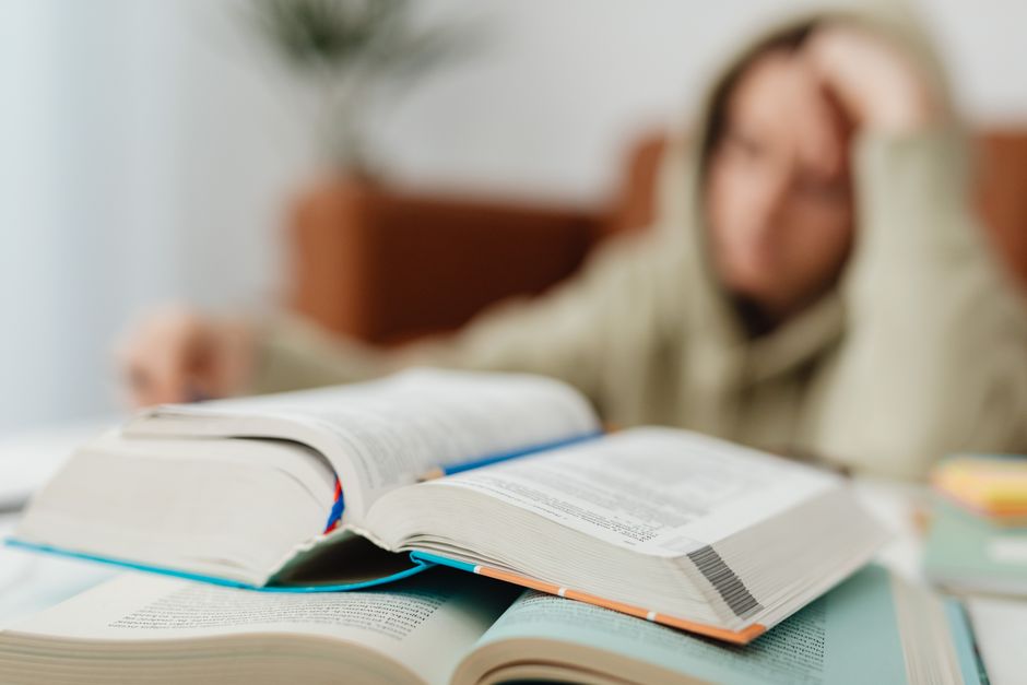 Cách giúp con vượt qua stress thi cử hiệu quả: Bí quyết cho cha mẹ và học sinh