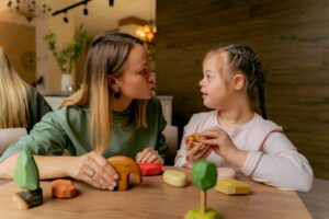 Cách giúp con vượt qua tự kỷ ám thị: Cẩm nang đồng hành hiệu quả cho cha mẹ - Trị liệu tâm lý cho trẻ
