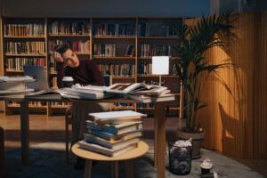 Dấu hiệu trẻ bị stress thi cử cha mẹ cần biết và cách hỗ trợ con vượt qua áp lực - Trị liệu tâm lý cho trẻ