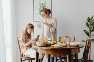 Sự thay đổi tâm sinh lý tuổi dậy thì ẩm ương: Cẩm nang toàn diện cho cha mẹ - Viettutor Tin Giáo Dục