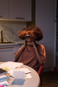 Trẻ hay stress thi cử phải làm sao? 6 giải pháp giúp con vượt qua áp lực học đường - Trị liệu tâm lý cho trẻ
