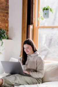 Tư vấn tâm lý học đường cấp 2 online: Giải pháp hỗ trợ học sinh hiệu quả theo Thông tư 18/2025 - Trị liệu tâm lý cho trẻ
